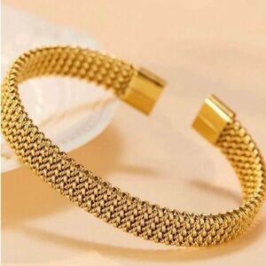 Elegant Gold Mesh Bracelet